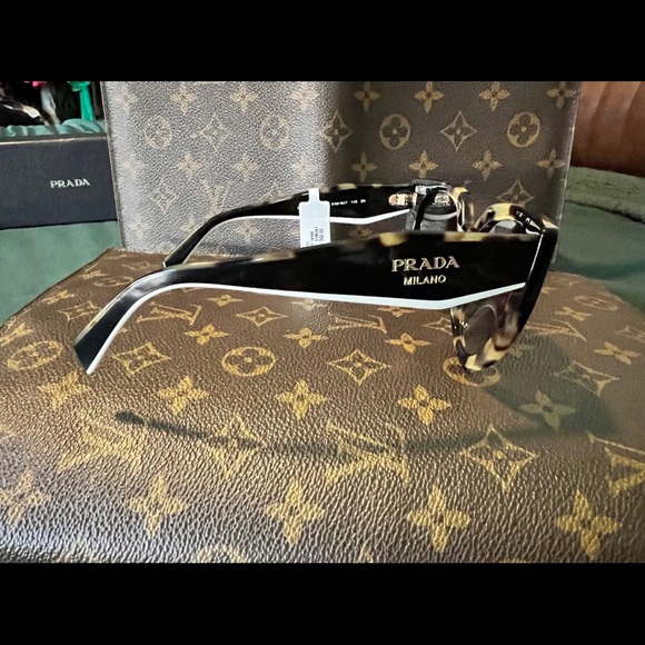 Prada PR 14 Sunglasses - Picture 4 of 7